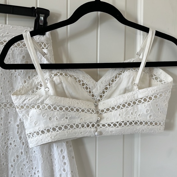 A beautiful 2 piece set Small. The top is a bra top and a high-low skirt. - Picture 3 of 6